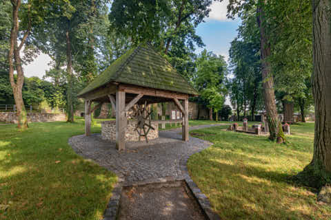 Gemeinde Schärding Bezirk Ried Schlosspark Brunnen (Dirschl Johann) Österreich RI